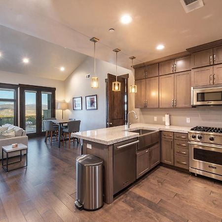 Blackstone Luxury 2Br, Walk To Skiing At Cabriolet, Mountain View, Shared Pool And Hot Tub, Gym Park City Zewnętrze zdjęcie